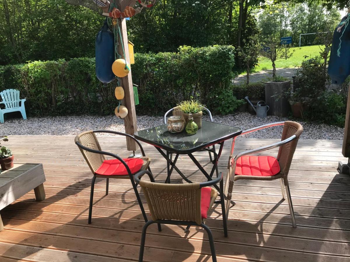 Bellemare Bungalow Lauwersmeer Mit Ueberdachte Veranda Und Eingezaeuntem Garten Anjum Luaran gambar